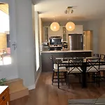 Le Mont-Royal Lounge by HomeInMontreal